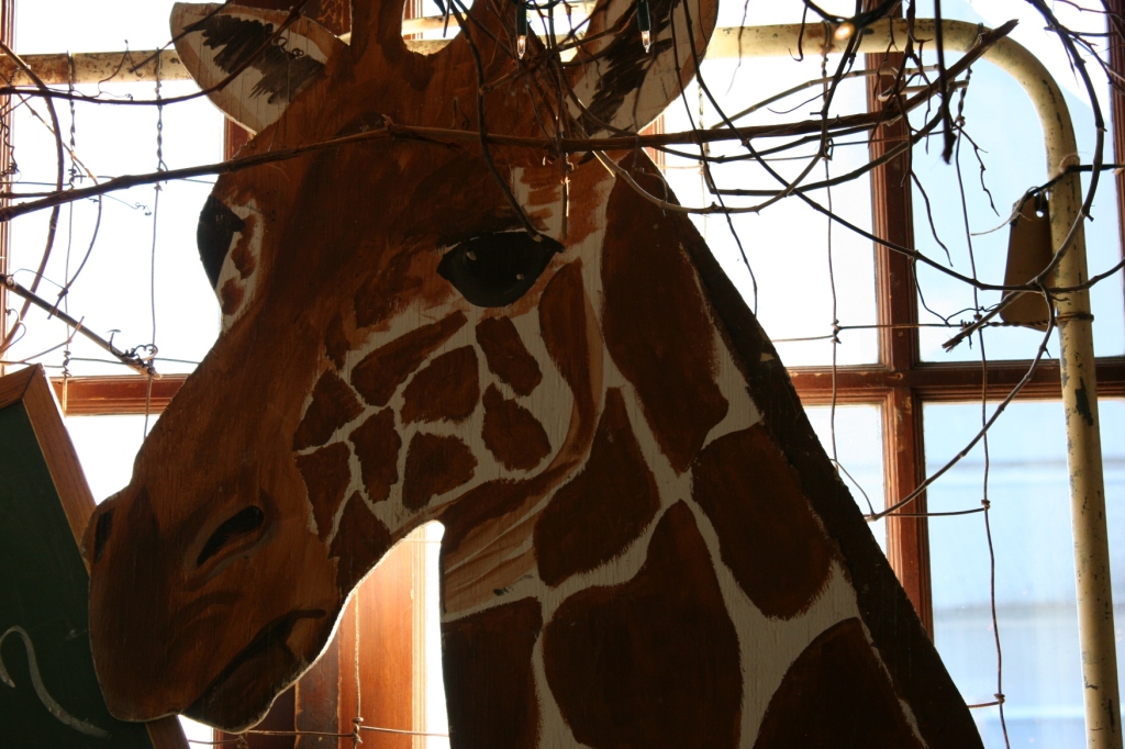 antique-shop-81-giraffe-cut-out